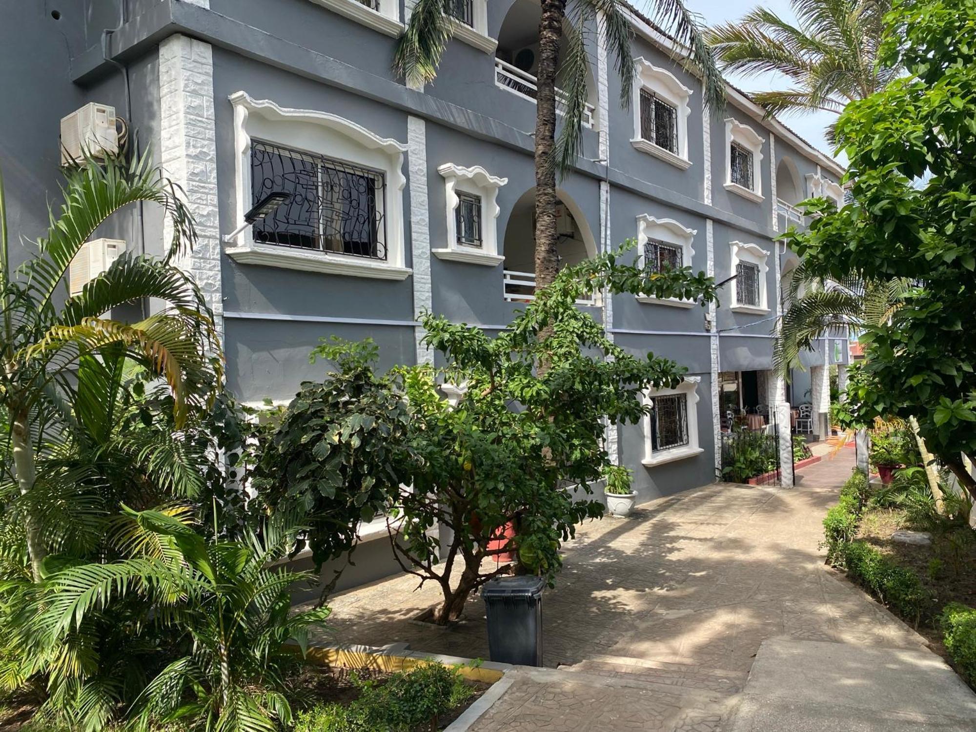 Calabash Apartment-Hotel Kotu Exterior photo